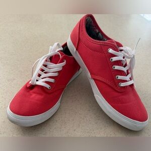 VANS Atwood Low rise canvas sneaker in Cayenne. 6.5 women’s